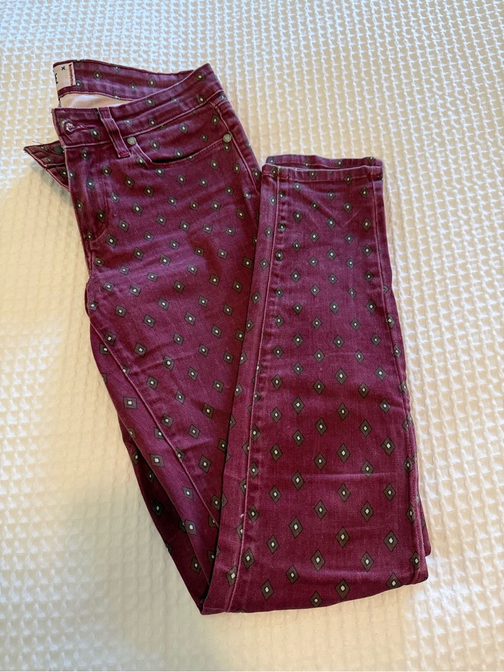 PAIGE Verdugo Ultra Skinny Mid Rise Jeans Burgundy with Diamond Print Size 27